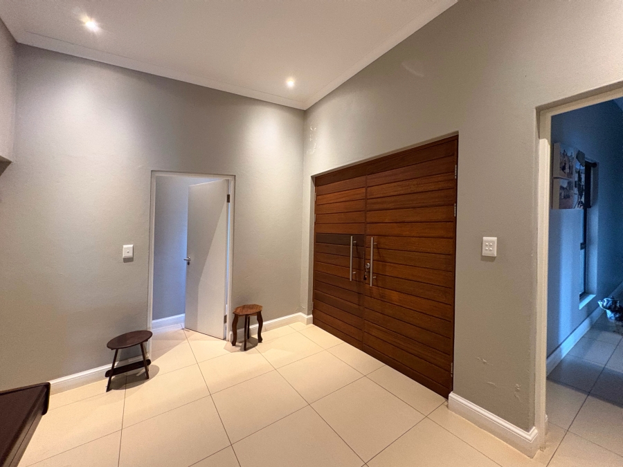 5 Bedroom Property for Sale in The Coves North West